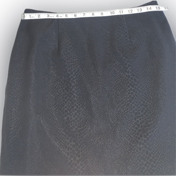 CALVIN KLEIN Textured Pencil Skirt -  Size 6 Pre-owned - Picture 3 of 8